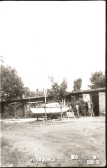 Praca przy jachcie, lata 70. XX w.