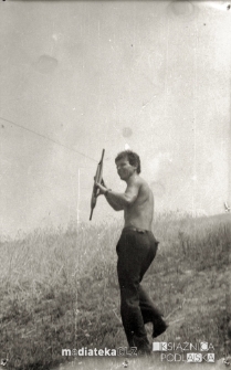 Portret Michała Ignaciuka z latawcem, lata 60. XX w.