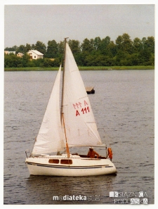 Jacht Okaz A-111, typ Karaś 450 na jeziorze, 1987-2006 r.