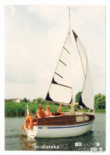 Jacht Okaz A-111, typ Karaś 450 na jeziorze, 1987-2006 r.