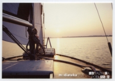 Jacht Okaz A-111, typ Karaś 450 na jeziorze Rajgrodzkim, sierpień 1988 r.