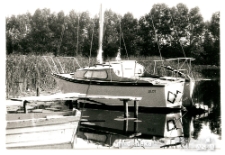 Zbigniew Kamionowski żegluje z przyjaciółmi łódką Odys AB 127, typ Plus, 1976-89 r.