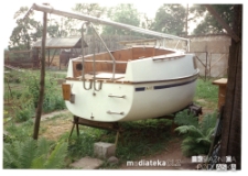 Jacht Okaz A-111, typ Karaś 450 w ogródku, Bojary, Białystok, 1987-2006 r.