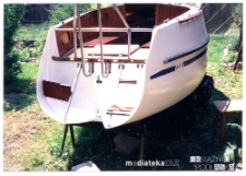 Jacht Okaz A-111, typ Karaś 450 w ogródku, Bojary, Białystok, 1987-2006 r.