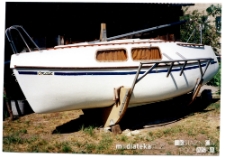 Jacht Okaz A-111, typ Karaś 450 w ogródku, Bojary, Białystok, 1987-2006 r.
