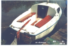 Łódka Fuks Atopas, typ Bez-2 nad brzegiem jeziora Rajgrodzkiego, 2008-2013 r.