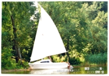 Łódka Fuks Atopas, typ Bez-2 nad brzegiem jeziora Rajgrodzkiego, 2008-2013 r.