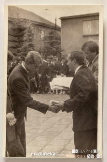 Uroczystość z okazji zakończenia roku szkolnego 1985/1986 - wręczenie świadectw, Białystok, Technikum Kolejowe w Starosielcach