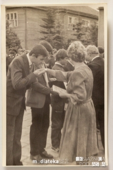 Uroczystość z okazji zakończenia roku szkolnego 1985/1986 - wręczenie świadectw, Białystok, Technikum Kolejowe w Starosielcach