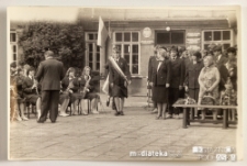 Uroczystość z okazji zakończenia roku szkolnego 1985/1986 - poczet sztandarowy, Białystok, Technikum Kolejowe w Starosielcach