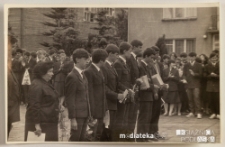Uroczystość z okazji zakończenia roku szkolnego 1985/1986 - wyróżnieni uczniowie, Białystok, Technikum Kolejowe w Starosielcach