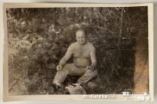 Mężczyzna spożywający posiłek w trakcie przerwy od pracy