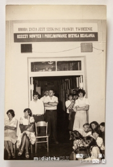 Uroczystości szkolne z okazji Międzynarodowego Dnia Dziecka, Białystok, Technikum Kolejowe w Starosielcach, 1979 r.