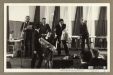 Uczestnicy VII konkursu Ministerstwa Komunikacji "O lepsze wyniki nauczania i wychowania" i III Ogólnopolskiego Konkursu organizowanego przez CRZZ i ZG. TPPR "Wiedza umacnia przyjaźń"