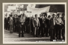 Uczestnicy VII konkursu Ministerstwa Komunikacji "O lepsze wyniki nauczania i wychowania" i III Ogólnopolskiego Konkursu organizowanego przez CRZZ i ZG. TPPR "Wiedza umacnia przyjaźń"