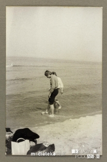 Chłopcy na brzegu morza, Ustka, 1979 r.