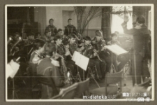 Orkiestra grająca koncert podczas uroczystości, Białystok, Starosielce