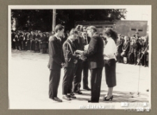 Uroczystość z okazji zakończenia roku szkolnego 1988/1989 - wręczenie świadectw, Białystok, Technikum Kolejowe w Starosielcach