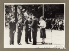 Uroczystość z okazji zakończenia roku szkolnego 1988/1989 - wręczenie świadectw, Białystok, Technikum Kolejowe w Starosielcach
