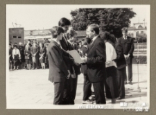 Uroczystość z okazji zakończenia roku szkolnego 1988/1989 - wręczenie świadectw, Białystok, Technikum Kolejowe w Starosielcach