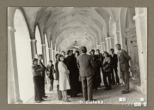 Zwiedzanie klasztoru w Świętej Lipce przez młodzież