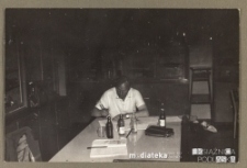 Nauczyciel podczas egzaminu klas III, Białystok, Technikum Kolejowe Starosielce, 1980 r.