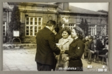 Uroczystość z okazji zakończenia roku szkolnego, Białystok, Technikum Kolejowe w Starosielcach, czerwiec 1980 r.