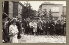 Uroczystość z okazji zakończenia roku szkolnego 1984/1985 Białystok, Technikum Kolejowe w Starosielcach