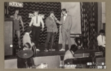 Wystąpienie uczniów na uroczystości z okazji Dnia Nauczyciela, Białystok, Technikum Kolejowe w Starosielcach, 1985 r.