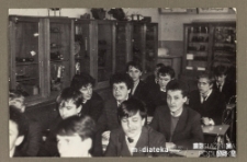 Uczniowie w klasie, Białystok, Technikum Kolejowe w Starosielcach, 1986 r.