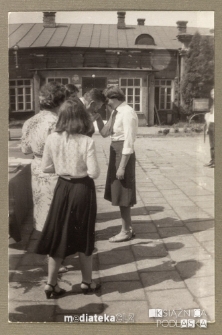 Uroczystości szkolne, Białystok, Technikum Kolejowe w Starosielcach, czerwiec 1983 r.