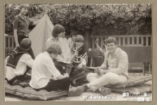 Przedstawienie uczniów podczas uroczystości z okazji zakończenia roku szkolnego, Białystok, Technikum Kolejowe w Starosielcach, czerwiec 1981 r.