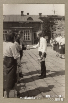 Uroczyste pożegnanie klas IV, Białystok, Technikum Kolejowe w Starosielcach, 1982 r.
