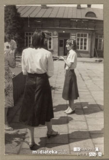 Uroczyste pożegnanie klas IV, Białystok, Technikum Kolejowe w Starosielcach, 1982 r.