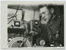 Ignacy Bogdanowicz przy radiostacji podczas odbywania zasadniczej służby wojskowej, Olsztyn, 1954 r.