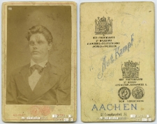 Portret mężczyzny wykonany w atelier fotograficznym, Aachen (obecnie Akwizgran), XIX w. Fot. August Kampf