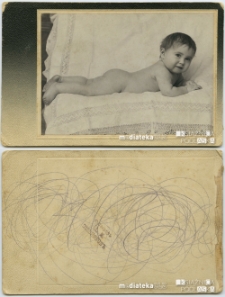 Portret niemowlęcia wykonany w atelier fotograficznym, XX w. Fot. Zakład Fotograficzny A. I. Wiszniakow