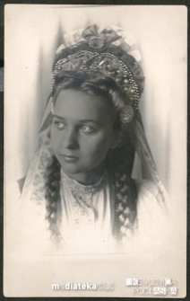 Portret Tatiany Czerewacz w stroju do Czardasza, Białystok - 1939-1940 r.