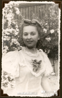 Portret Tatiany Czerewacz w odświętnej sukience, Białystok - lata 30., 40. XX w.