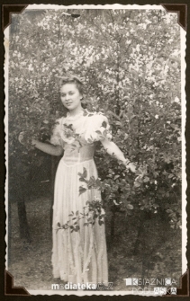 Portret Tatiany Czerewacz w odświętnej sukience, Białystok - lata 30., 40. XX w.