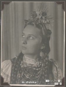 Portret Tatiany Czerewacz w odświętnym stroju, Białystok - lata 30., 40. XX w.