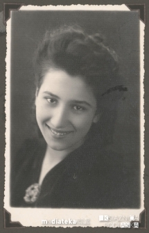 Portret Krystyny Jagodzińskej wykonany w atelier fotograficznym, 7.02.1943
