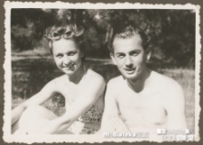 Marian Cypel z Tatianą Jasińską na plaży, 1943-1944 r.