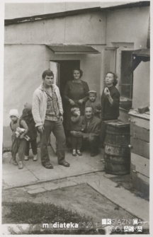 Zdjęcie rodzinne Jasińskich, ul. Koszykowa 20, Białystok - lata 70. XX w.
