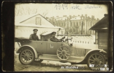 Żołnierze w samochodzie w okresu I Wojny Światowej. Za kierownicą Aleksander Łuckiewicz, Moskwa, 1914 r.