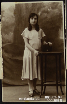 Portret Lidii Łuckiewicz wykonany w atelier fotograficznym, Białystok - lata 30. XX w.