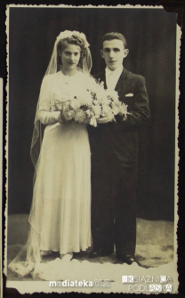Zdjęcie ślubne wykonane w atelier fotograficznym, ul. Sienkiewicza 12, Białystok - lata 30. XX w., Fot. Zakład Fotograficzny Izraela Rendela