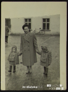 Tatiana Jasińska z córkami, lata 50. XX w.