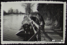 Rodzina Jasińskich nad Kanałem Giżyckim, ul. Nadrzeczna, lata 50. XX w.