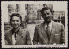 Marian Cypel i sanitariuszka Tatiana Czerewacz po udanej akcji w czasie Powstania Warszawskiego, ul. Złota, Warszawa, sierpień 1944 r.